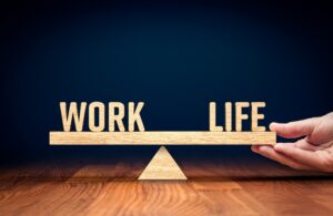 Rola lidera w work-life balance - Wyjaśnienie jak liderzy mogą wspierać zdrową równowagę między pracą a życiem prywatnym w zespole.
